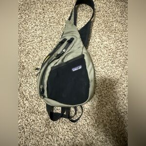 PATAGONIA Vintage Y2k Atom Sling Bag 8L RARE-Olive/Black